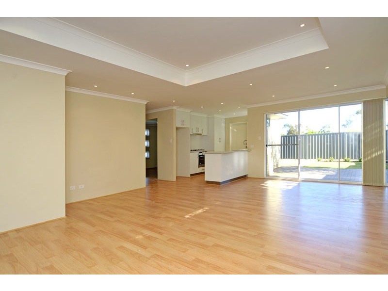 2/18 Scott Street, Greenmount WA 6056