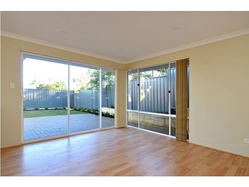 2/18 Scott Street, Greenmount WA 6056