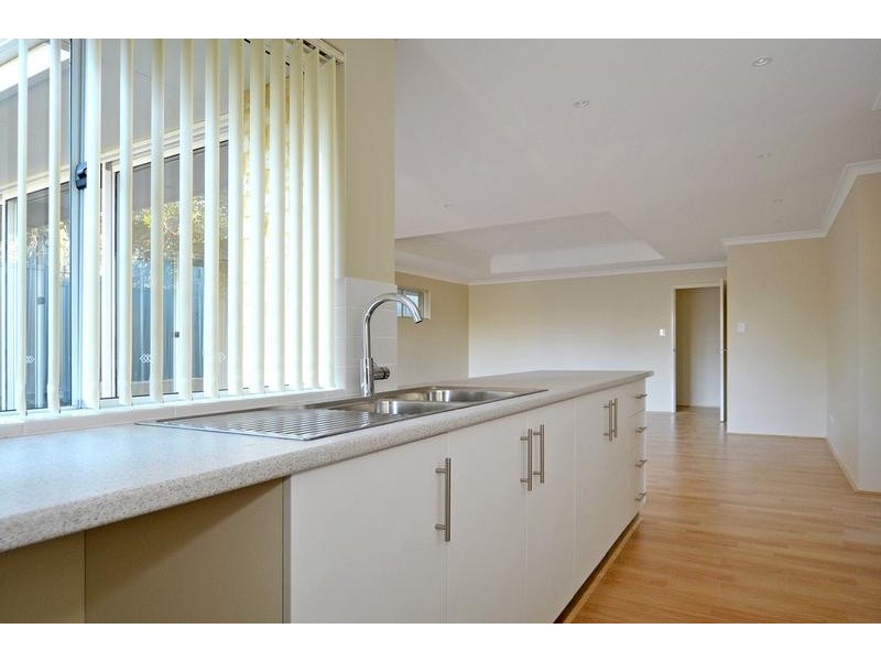 2/18 Scott Street, Greenmount WA 6056