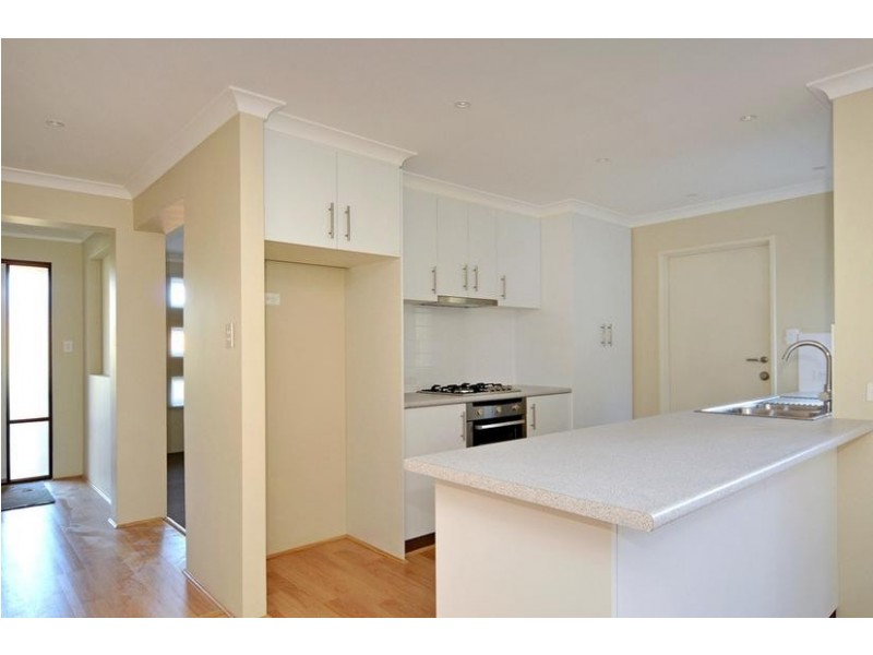 2/18 Scott Street, Greenmount WA 6056