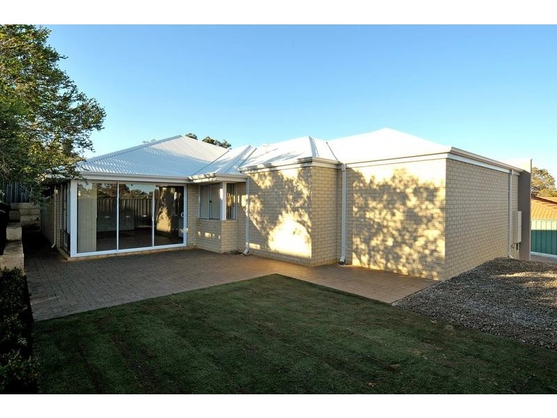 2/18 Scott Street, Greenmount WA 6056