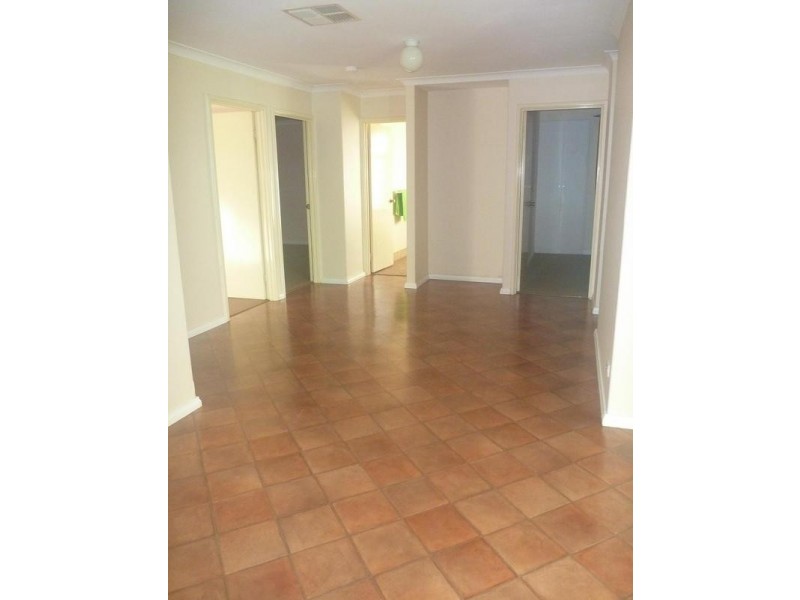 33 Pelican Loop, High Wycombe WA 6057