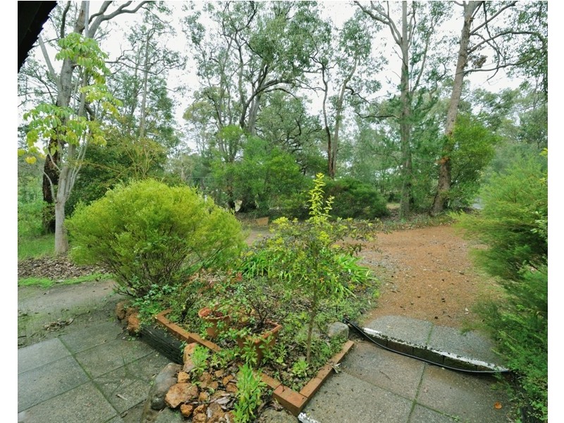 2 Grancey Avenue, Mundaring WA 6073