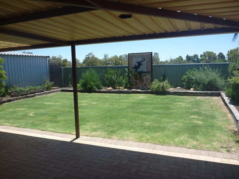 101 Blackadder Road, Swan View WA 6056