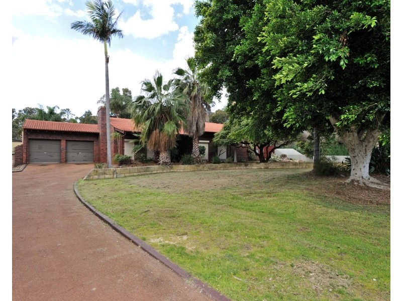 9 Irwin Place, Maida Vale WA 6057