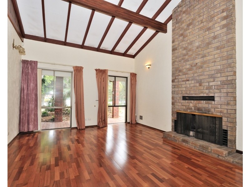 9 Irwin Place, Maida Vale WA 6057