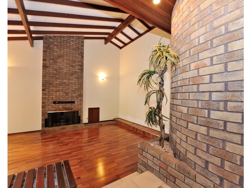 9 Irwin Place, Maida Vale WA 6057