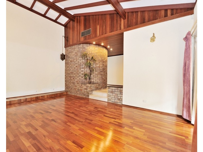 9 Irwin Place, Maida Vale WA 6057