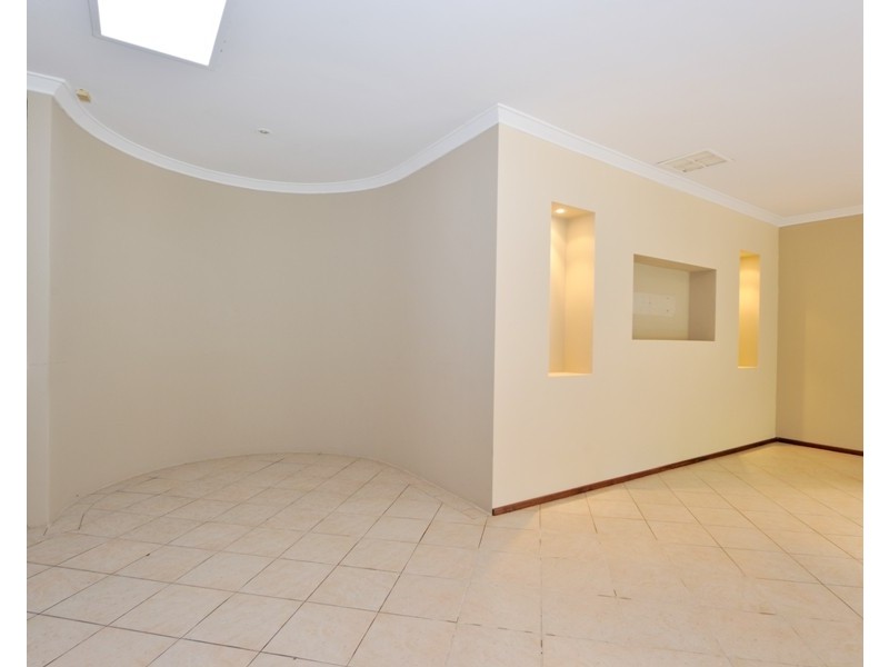 9 Irwin Place, Maida Vale WA 6057