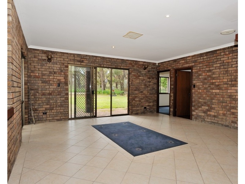 9 Irwin Place, Maida Vale WA 6057