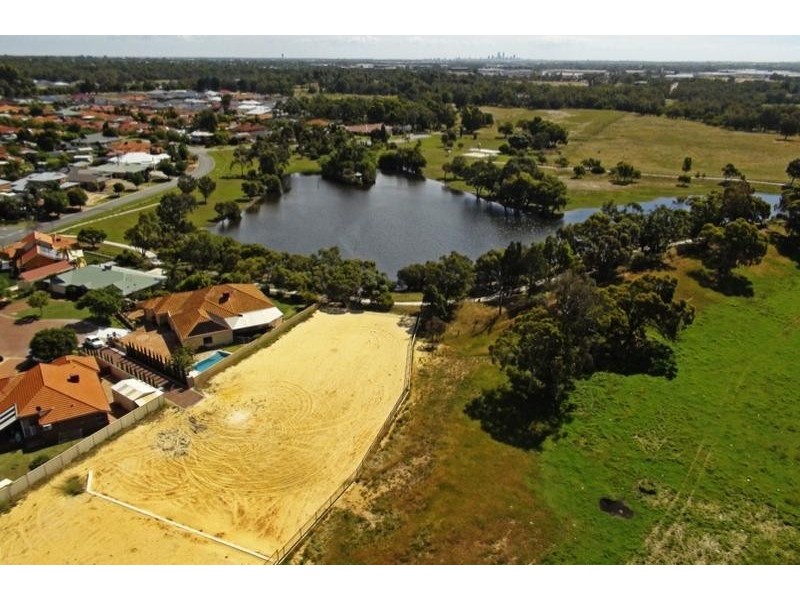 8 Elm Place, Helena Valley WA 6056