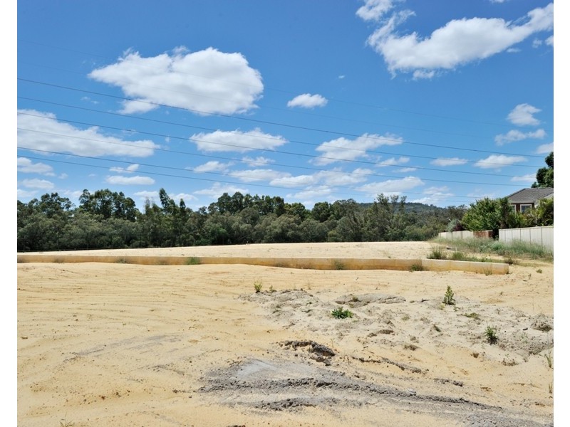 8 Elm Place, Helena Valley WA 6056