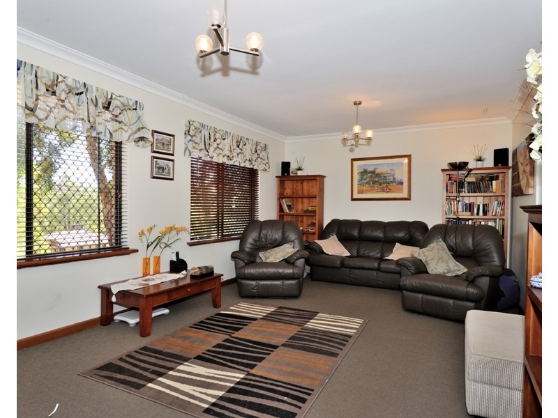 4 Outtrim Road, Glen Forrest WA 6071