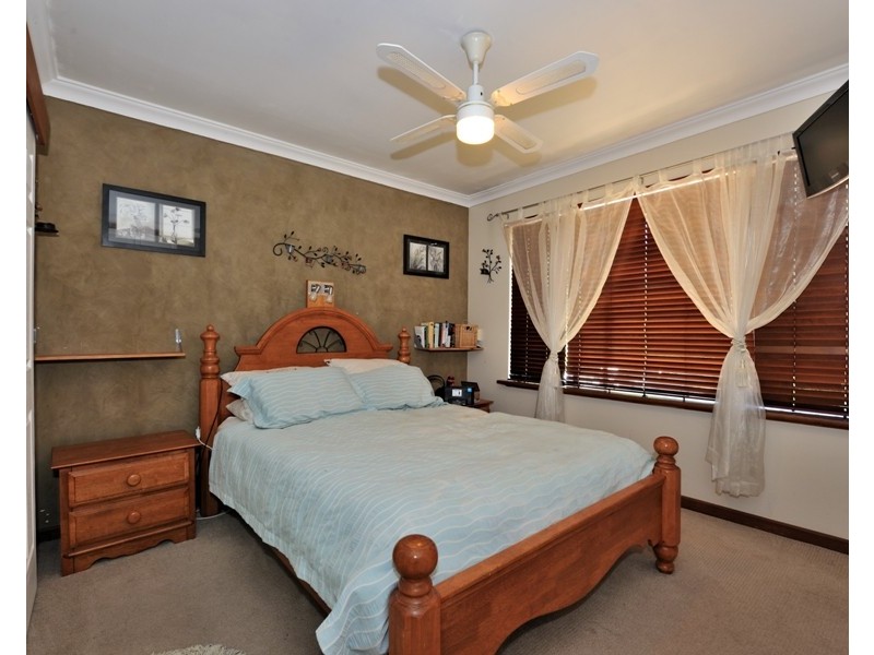 4 Outtrim Road, Glen Forrest WA 6071