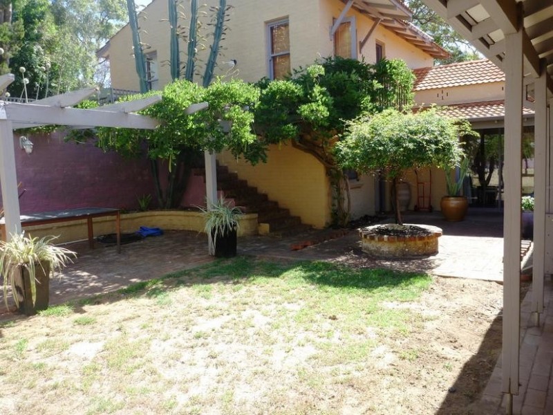 4 Linthorn Crescent, Greenmount WA 6056