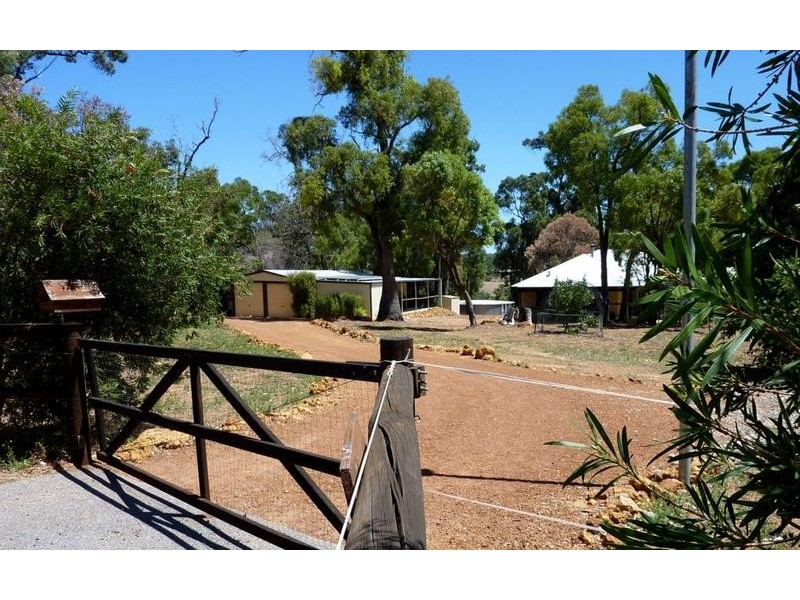 82 Country Road, Gidgegannup WA 6083
