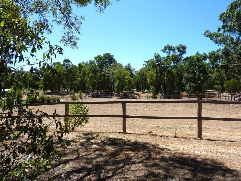 82 Country Road, Gidgegannup WA 6083