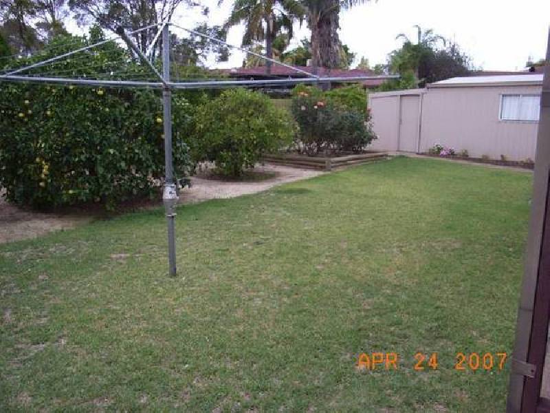 13 Tamarine Way, Swan View WA 6056