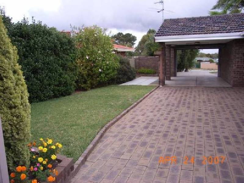 13 Tamarine Way, Swan View WA 6056