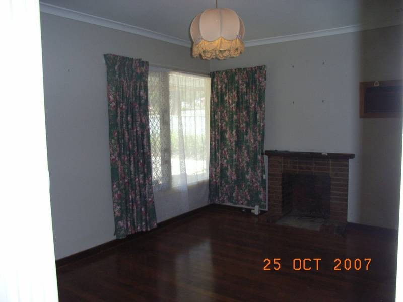 7 Wagoora Way, Koongamia WA 6056