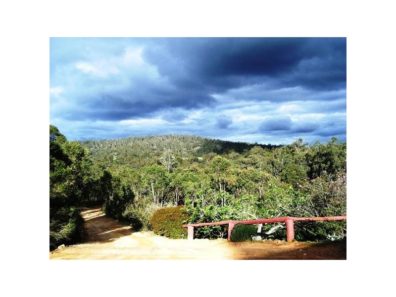 913 Reen Road, Gidgegannup WA 6083