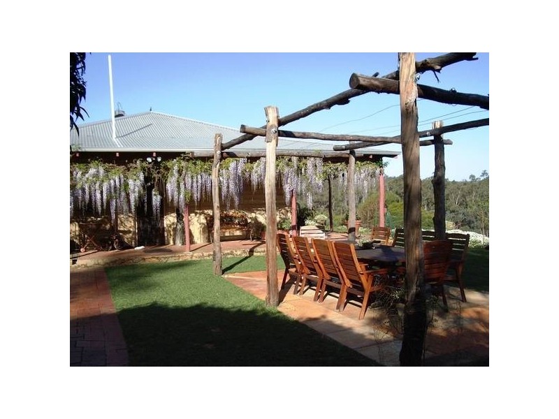 913 Reen Road, Gidgegannup WA 6083