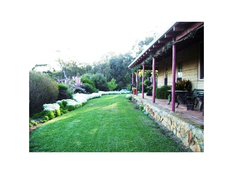 913 Reen Road, Gidgegannup WA 6083