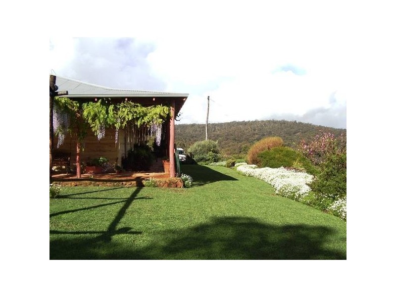 913 Reen Road, Gidgegannup WA 6083