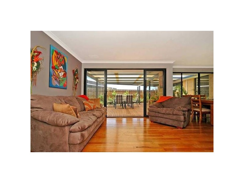 4 Caldervale Avenue, Ellenbrook WA 6069