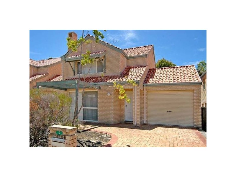 9 Lakefront Circle, The Vines WA 6069