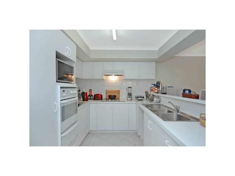 9 Lakefront Circle, The Vines WA 6069