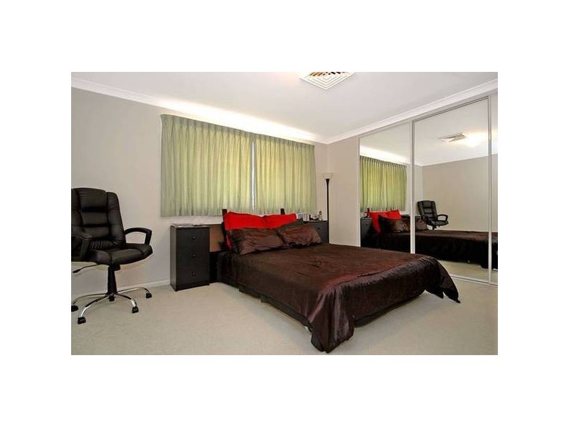 9 Lakefront Circle, The Vines WA 6069