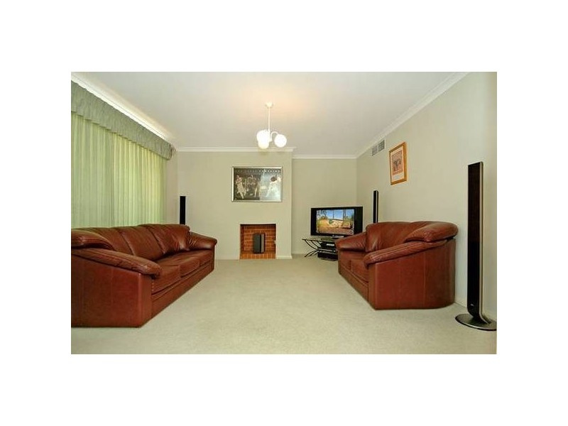 9 Lakefront Circle, The Vines WA 6069