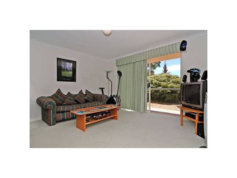 9 Lakefront Circle, The Vines WA 6069