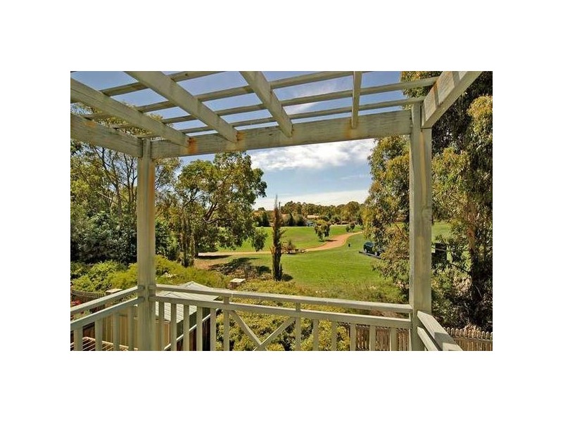 9 Lakefront Circle, The Vines WA 6069