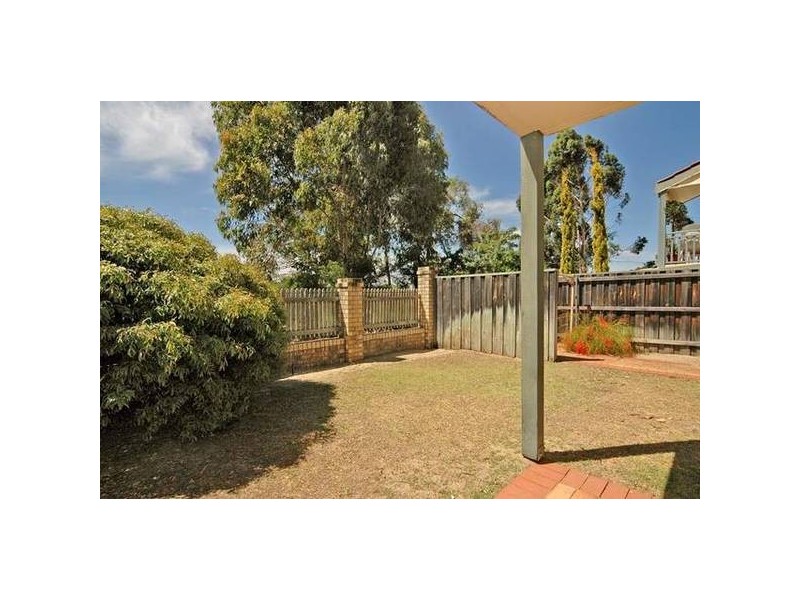 9 Lakefront Circle, The Vines WA 6069