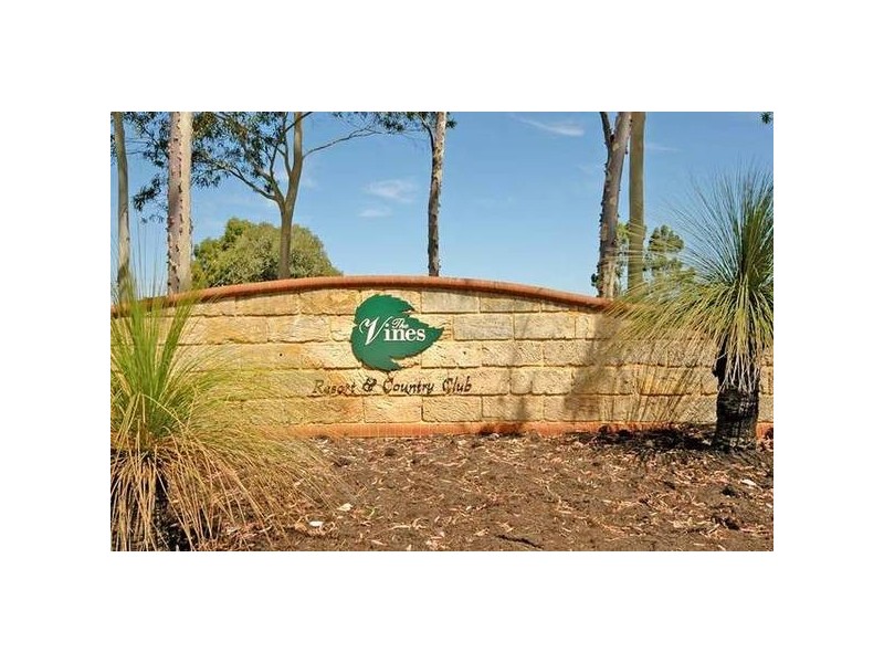 9 Lakefront Circle, The Vines WA 6069