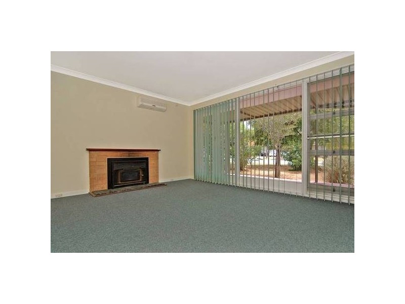 8 Ashby Tce, Viveash WA 6056