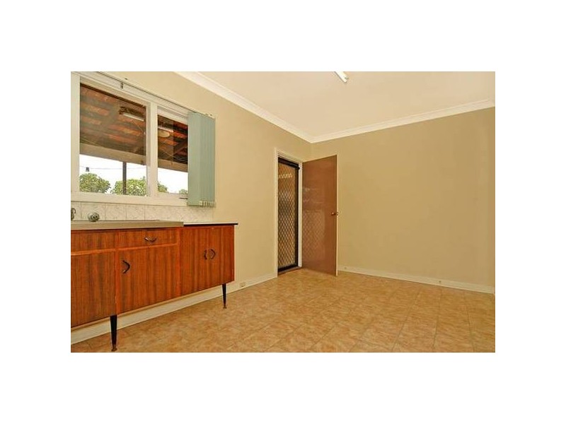 8 Ashby Tce, Viveash WA 6056