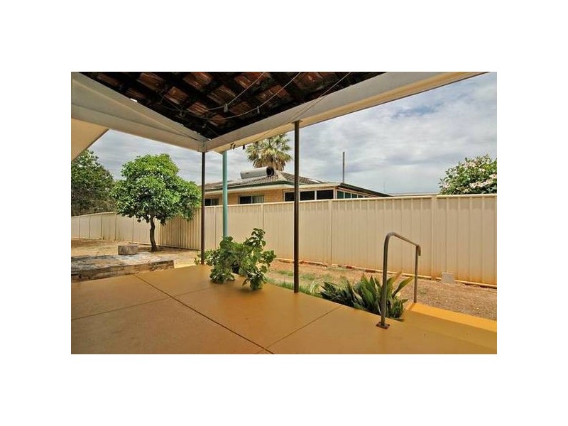 8 Ashby Tce, Viveash WA 6056