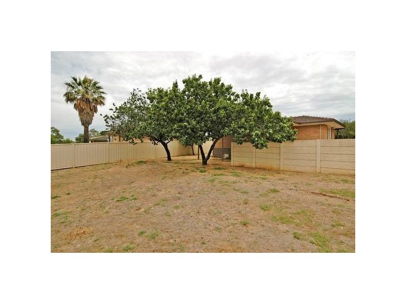 8 Ashby Tce, Viveash WA 6056