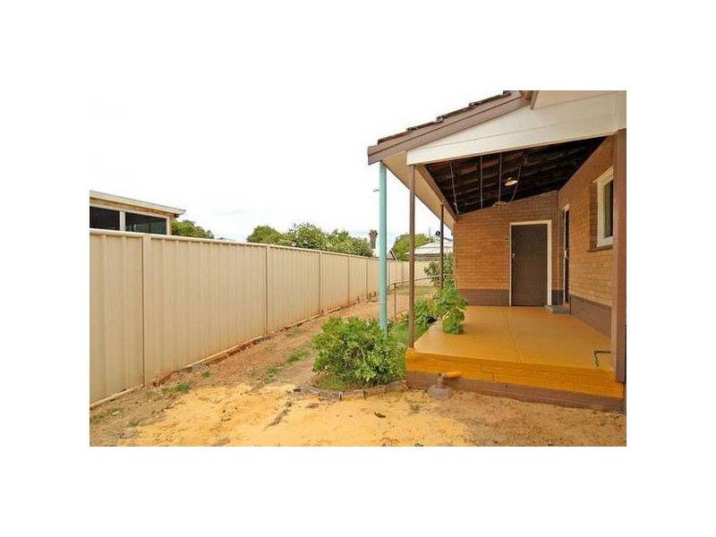 8 Ashby Tce, Viveash WA 6056