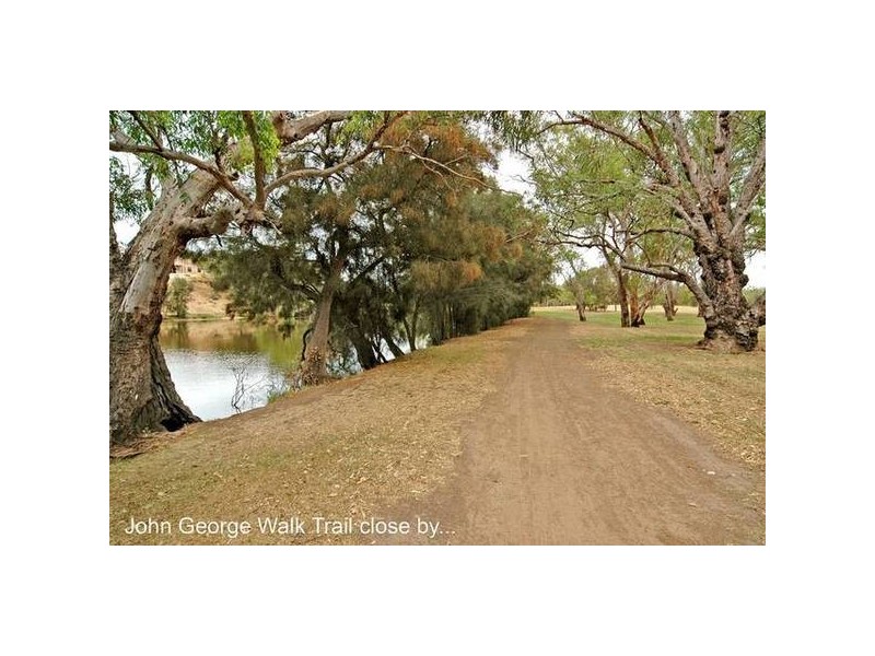 8 Ashby Tce, Viveash WA 6056