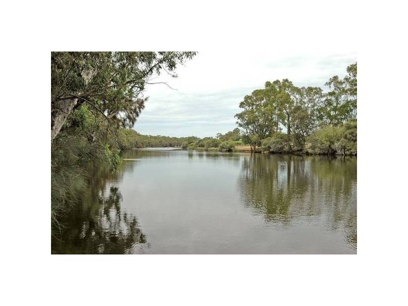 8 Ashby Tce, Viveash WA 6056