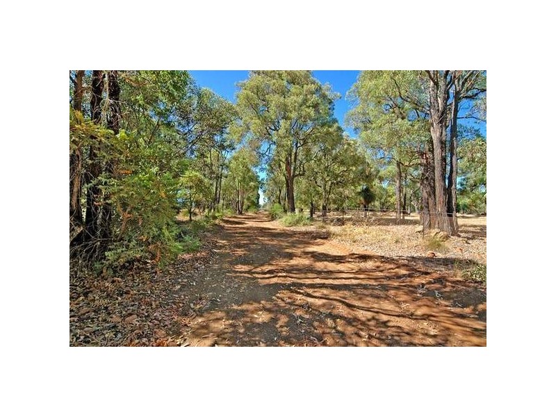 152 Dinsdale Road, Gidgegannup WA 6083