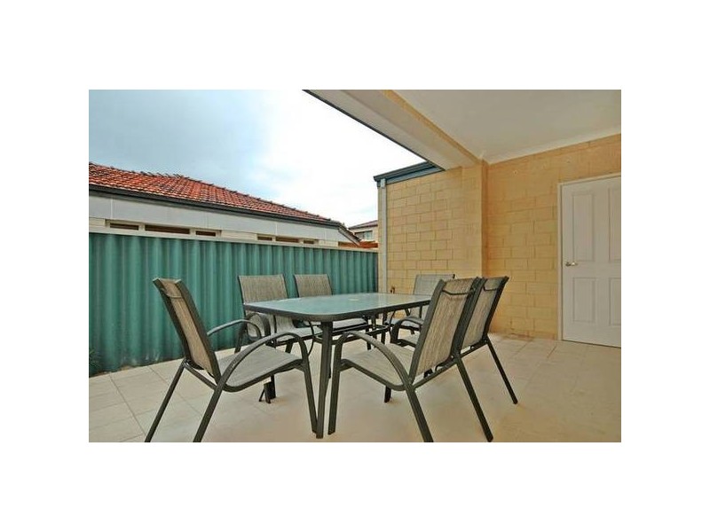 1/161 Huntriss Road, Doubleview WA 6018