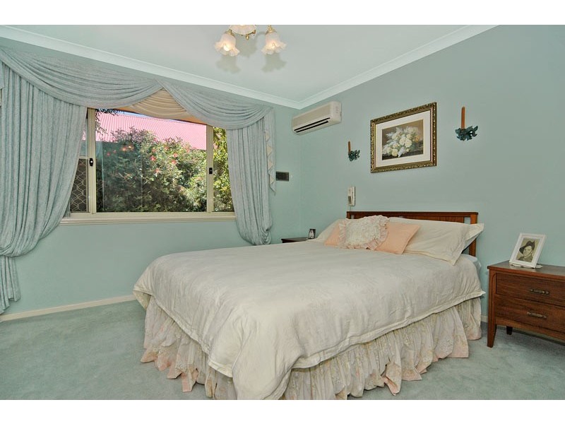 162 Lakeside Drive, Helena Valley WA 6056