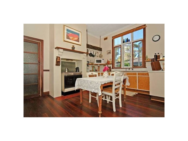 5 Hackett Street, Bellevue WA 6056