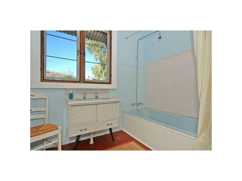 5 Hackett Street, Bellevue WA 6056