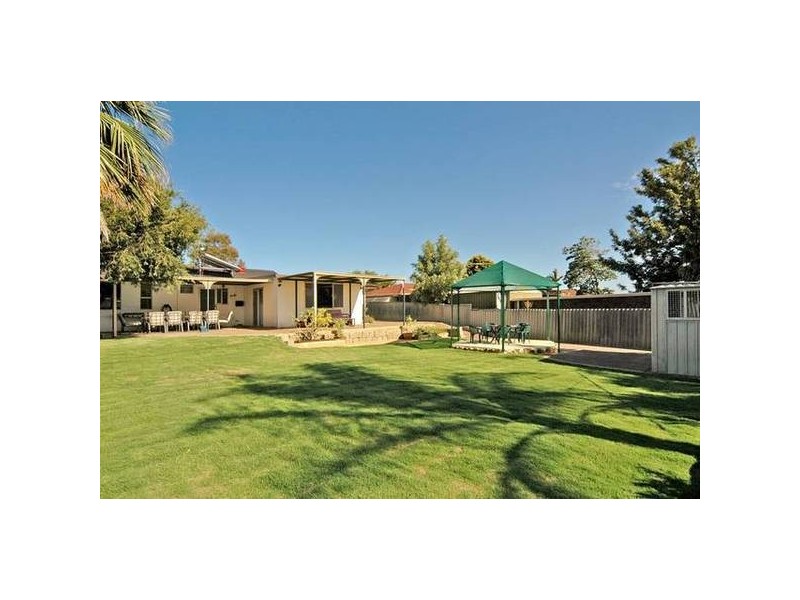 33 Markham Way, Swan View WA 6056